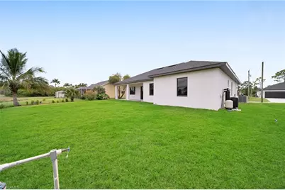 743 Chestnut St E, Lehigh Acres, FL 33974 - Photo 34
