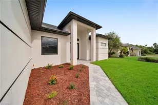 743 Chestnut St E, Lehigh Acres, FL 33974 - Photo 4