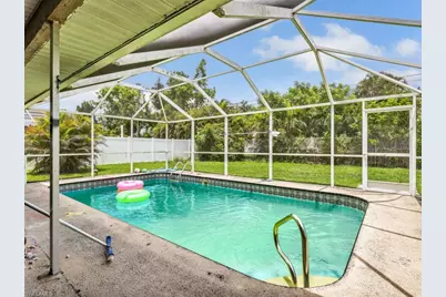 209 NE 9th Ct, Cape Coral, FL 33909 - Photo 4