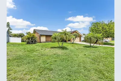 209 NE 9th Ct, Cape Coral, FL 33909 - Photo 2