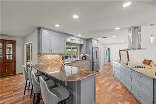 9421 Moonlight Dr, Sanibel, FL 33957 - Photo 10