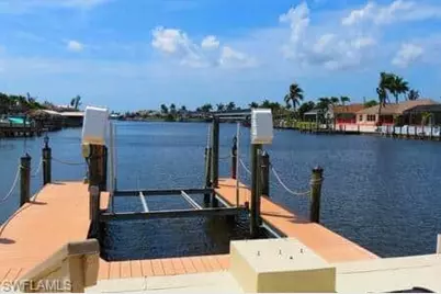 716 SW 32nd Ct, Cape Coral, FL 33991 - Photo 2