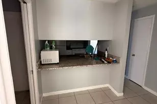933 SE 24th Ave, Cape Coral, FL 33990 - Photo 4