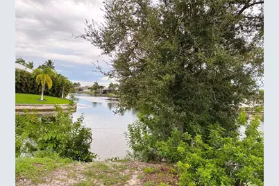 527 SE 15th St, Cape Coral, FL 33990 - Photo 4