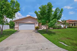 305 SE 27th Terrace, Cape Coral, FL 33904 - Photo 2