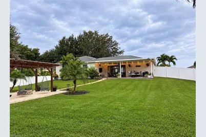 733 Arundel Cir, Fort Myers, FL 33913 - Photo 4