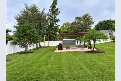 733 Arundel Cir, Fort Myers, FL 33913 - Photo 6