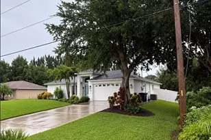 733 Arundel Cir, Fort Myers, FL 33913 - Photo 2