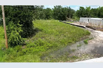897 Barcia St E, Lehigh Acres, FL 33974 - Photo 6
