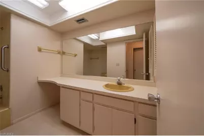5586 Pendlewood Ln, Fort Myers, FL 33919 - Photo 18