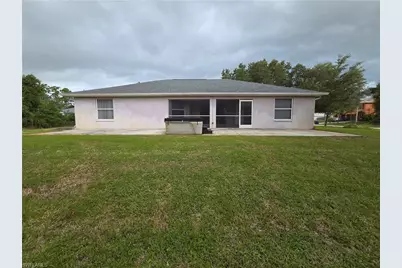 1025 Iris St E, Lehigh Acres, FL 33974 - Photo 4
