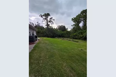 1025 Iris St E, Lehigh Acres, FL 33974 - Photo 10