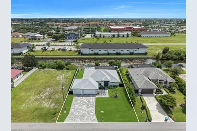 1412 SW 4th Ln, Cape Coral, FL 33991 - Photo 4