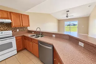 822 Diplomat Pkwy E, Cape Coral, FL 33909 - Photo 4