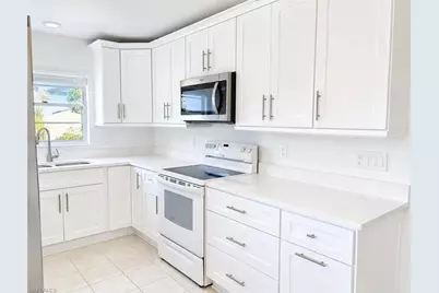 6888 Bogey Dr, Fort Myers, FL 33919 - Photo 6