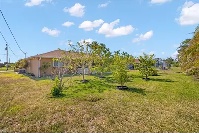 206 SE 1st Pl, Cape Coral, FL 33990 - Photo 20