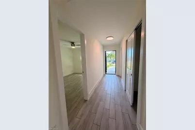 546 SE 5th Pl, Cape Coral, FL 33990 - Photo 4