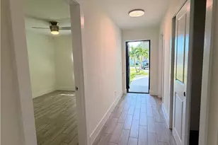 546 SE 5th Pl, Cape Coral, FL 33990 - Photo 4