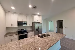 546 SE 5th Pl, Cape Coral, FL 33990 - Photo 20