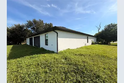 546 SE 5th Pl, Cape Coral, FL 33990 - Photo 30