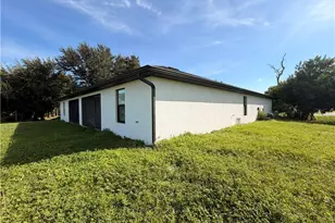 546 SE 5th Pl, Cape Coral, FL 33990 - Photo 30