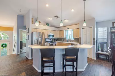 18110 Parkridge Ct, Fort Myers, FL 33908 - Photo 4