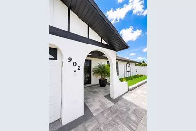 902 SE 21st St, Cape Coral, FL 33990 - Photo 2