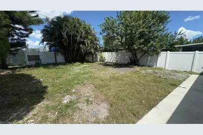 1119 Vineyard Pl, Lehigh Acres, FL 33936 - Photo 10