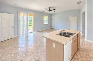 4610 SW 16th Pl, Cape Coral, FL 33914 - Photo 4