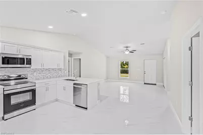 1011 Kent St E, Lehigh Acres, FL 33974 - Photo 8