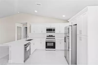 180 Peerless St, Lehigh Acres, FL 33974 - Photo 4