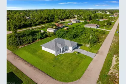736 Chambers St E, Lehigh Acres, FL 33974 - Photo 4