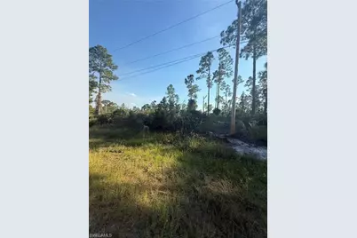 1086 Ainsworth St E, Lehigh Acres, FL 33974 - Photo 2