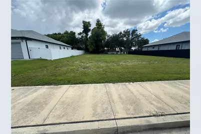 106 SE 8th St, Cape Coral, FL 33990 - Photo 2
