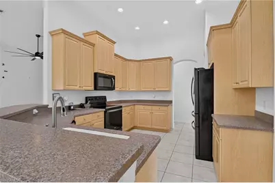 1012 SW 39th Ter, Cape Coral, FL 33914 - Photo 8