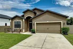 1811 SW 13th St, Cape Coral, FL 33991 - Photo 4