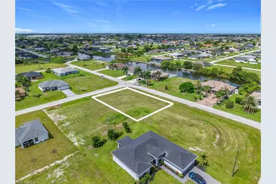229 NW 9th Ter, Cape Coral, FL 33993 - Photo 4