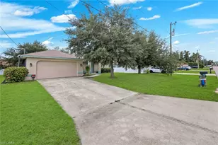 410 SW 7th Ct, Cape Coral, FL 33991 - Photo 2