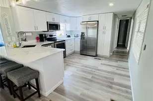 11321 Bougainvillea Ln, Fort Myers Beach, FL 33931 - Photo 4