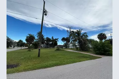 209 Dakota Ave, Fort Myers Beach, FL 33931 - Photo 18