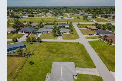 2308 NE 23rd Pl, Cape Coral, FL 33909 - Photo 4