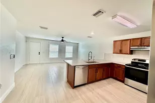 2909 NE 6th Pl, Cape Coral, FL 33909 - Photo 8