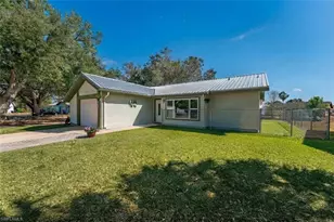 2015 Showboat Plaza, Labelle, FL 33935 - Photo 2
