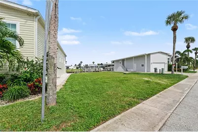 11501 Dogwood Ln, Fort Myers Beach, FL 33931 - Photo 4