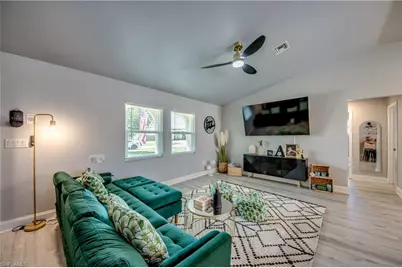 917 SW 23rd St, Cape Coral, FL 33991 - Photo 8