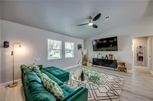 917 SW 23rd St, Cape Coral, FL 33991 - Photo 8