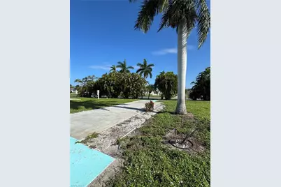 89 Sycamore Ln, Fort Myers, FL 33908 - Photo 4