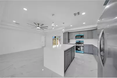 1023 Pilgrim St E, Lehigh Acres, FL 33974 - Photo 10