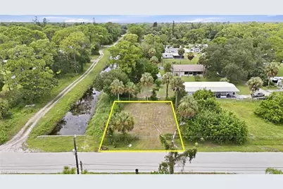 7680 Marx Dr, North Fort Myers, FL 33917 - Photo 4