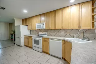 3130 Shorewood Ln, Fort Myers, FL 33907 - Photo 14